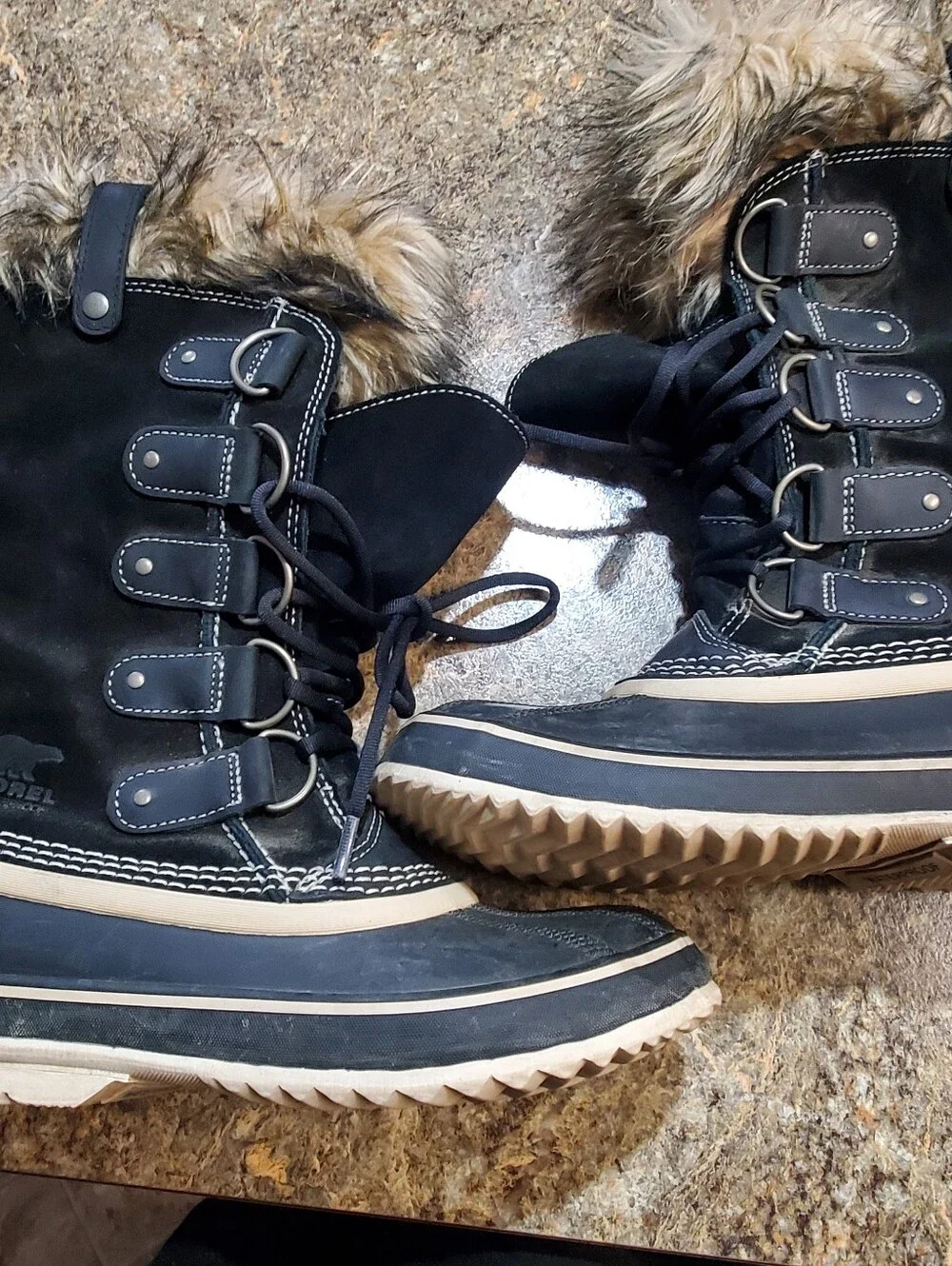 SOREL JOAN OF ARCTIC WINTER FAUX FUR COLLAR BOOTS. WATERPROOF SZ 8.
